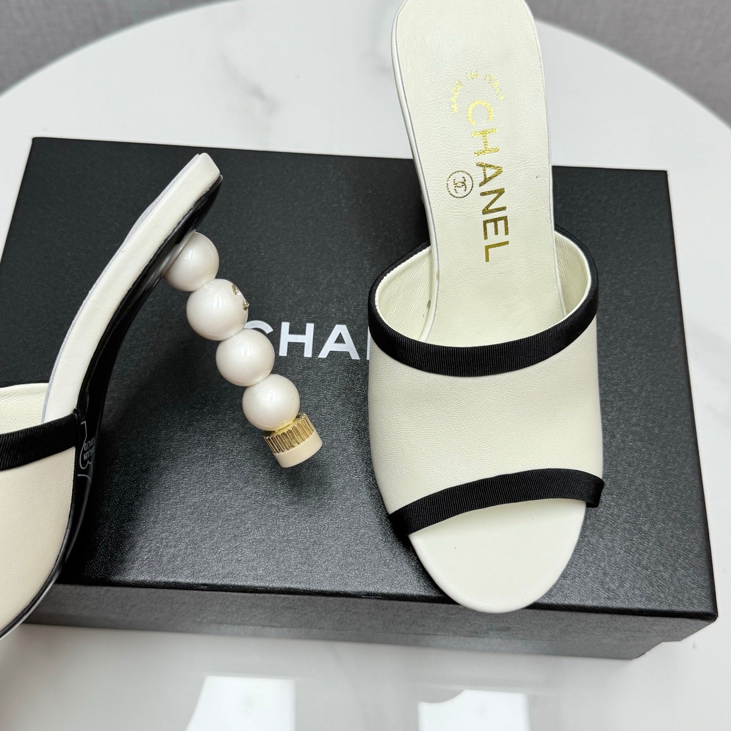 CC 25 High Heel Slippers 85mn White Black Sheepskin 368789