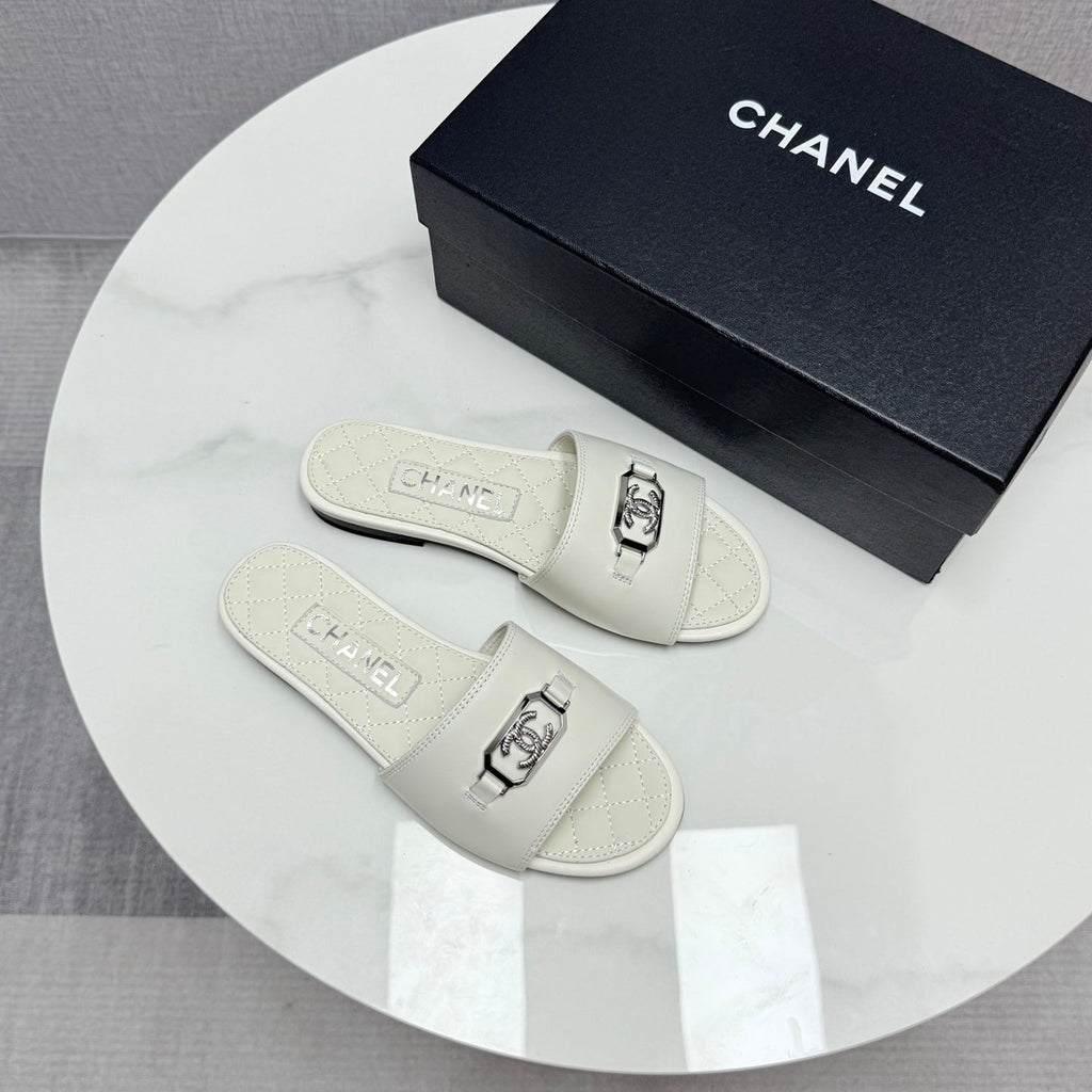CC 25 Mule Sandals White Sheepskin 368801