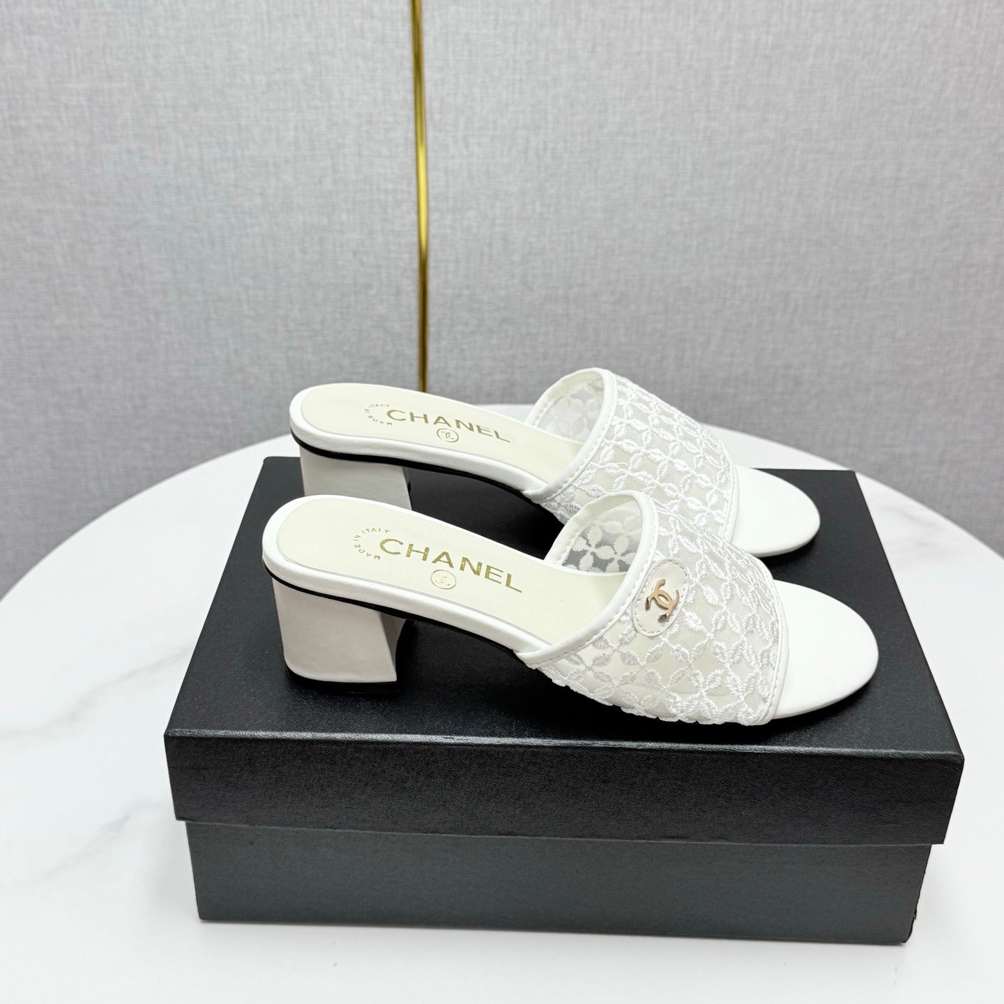 CC 25 Heel Sandals 50m White Mesh And Sheepskin 368804