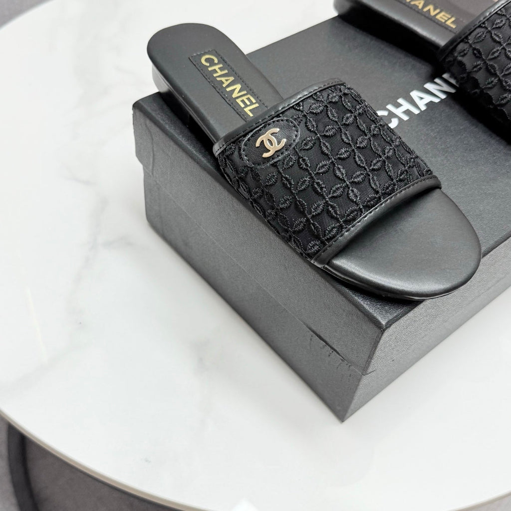 CC 25 Flat Mule Sandals Black Mesh And Sheepskin 368806