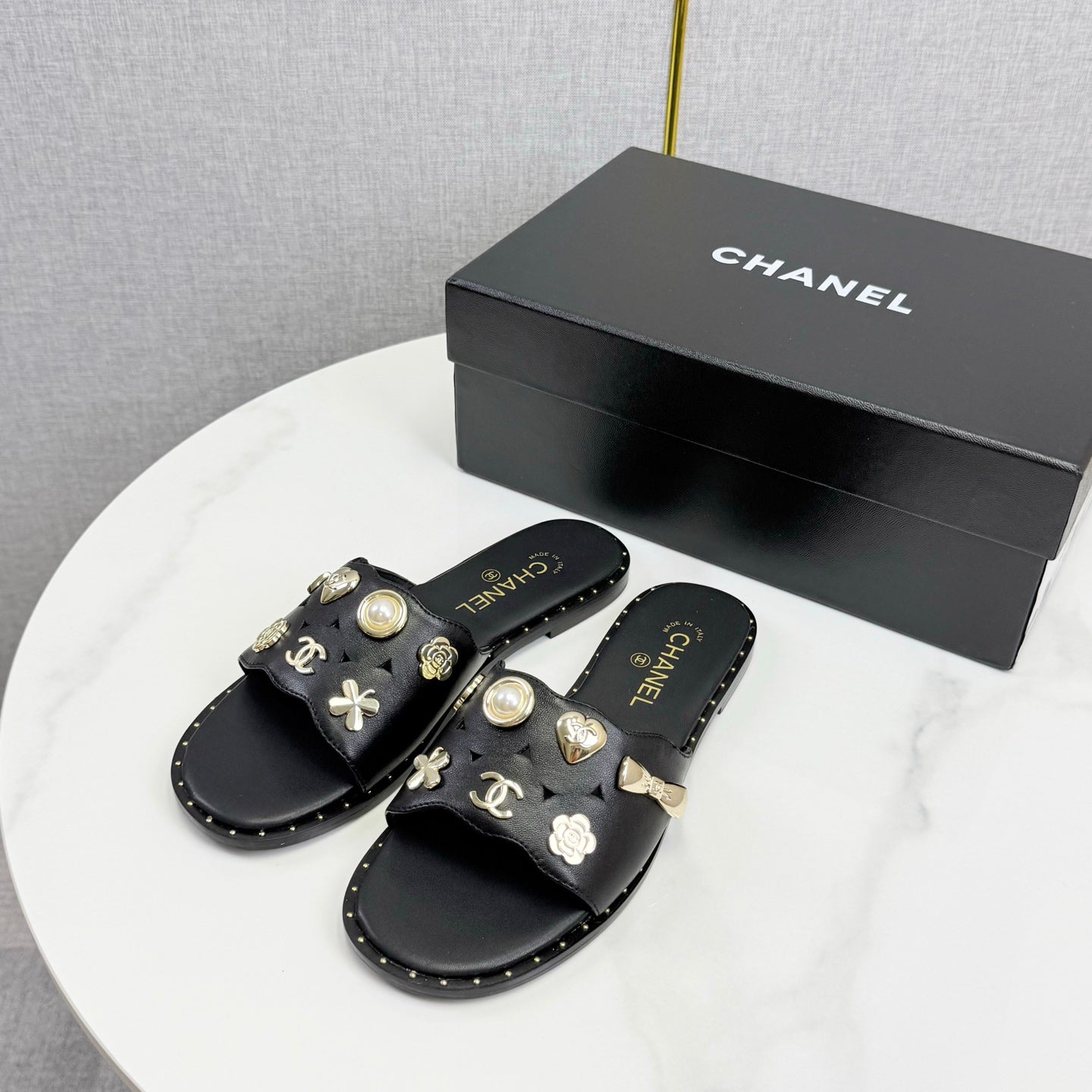 CC 26s Crystal Sandal Black Sheepskin 639831