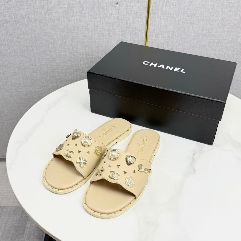 CC 26s Crystal Sandal Beige Sheepskin 639832