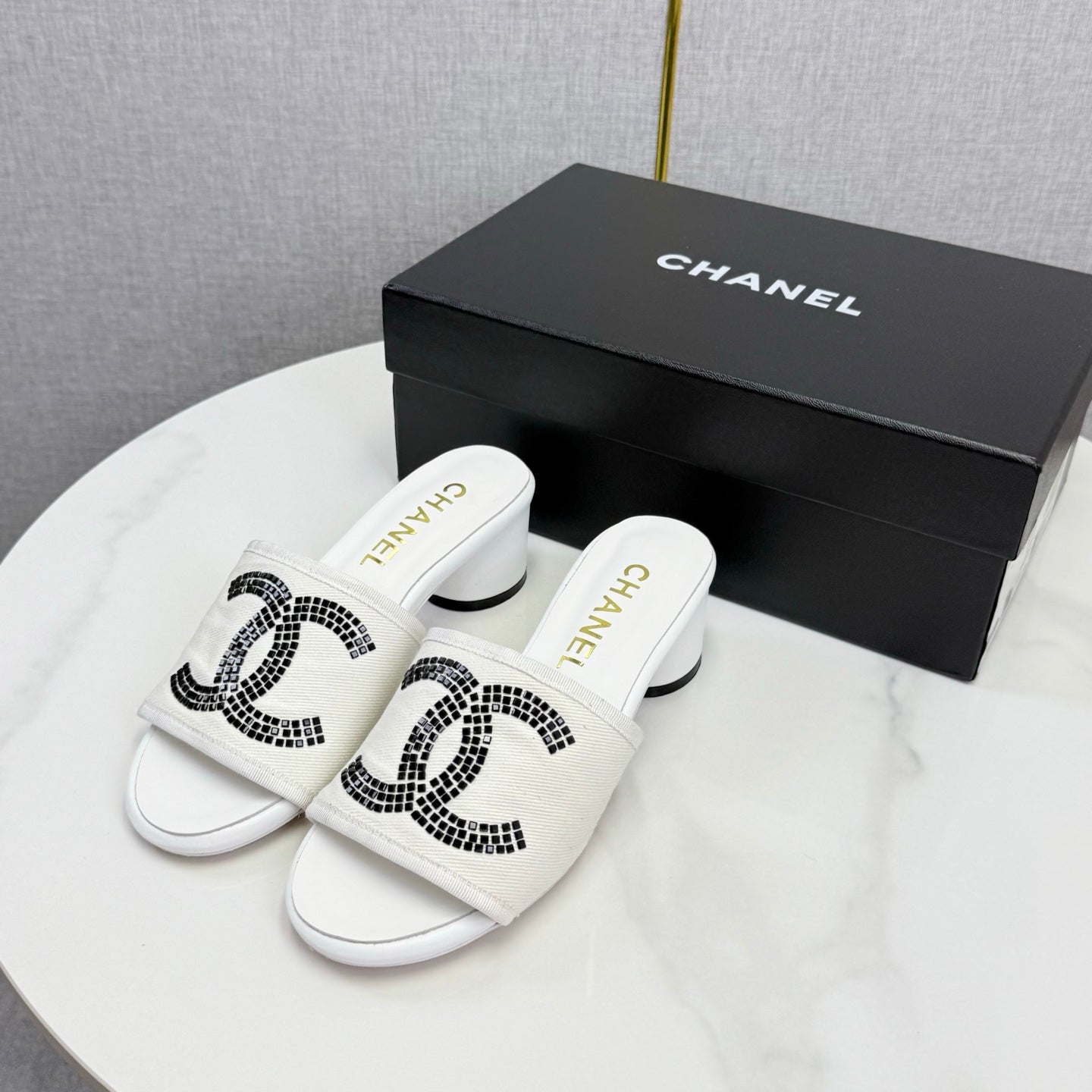 CC 26SS Sandals White Canvas Sheepskin 639893