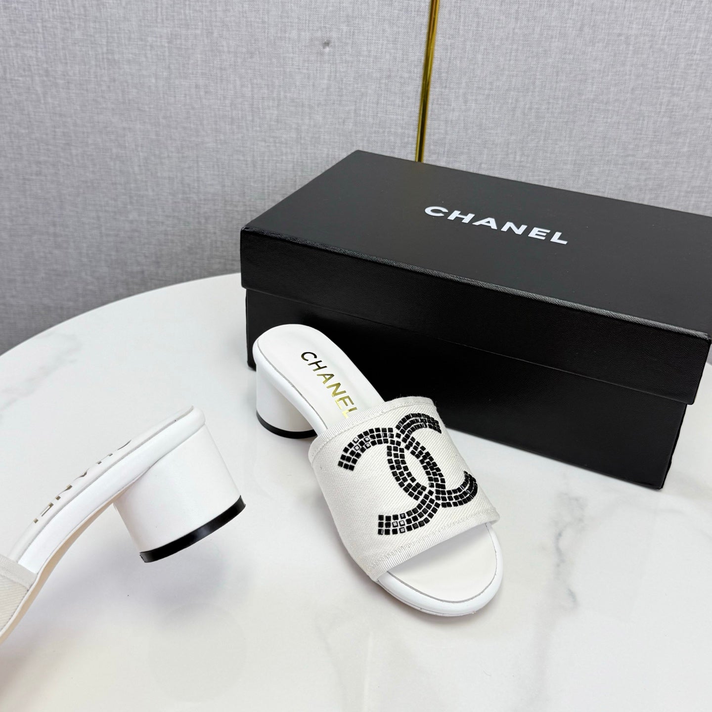 CC 26SS Sandals White Canvas Sheepskin 639893
