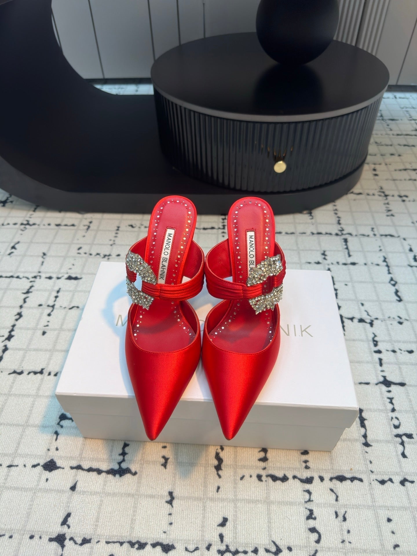 Manolo Satin Maidugura Mules 90mm Red Satin