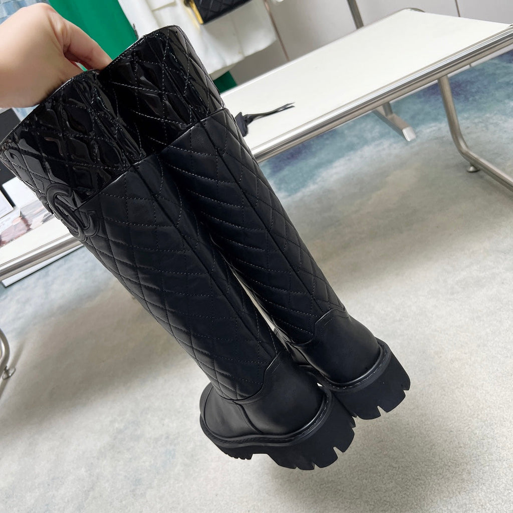 CC Classic Knee High Boots Quited Black Sheepskin Patent Leather 529337