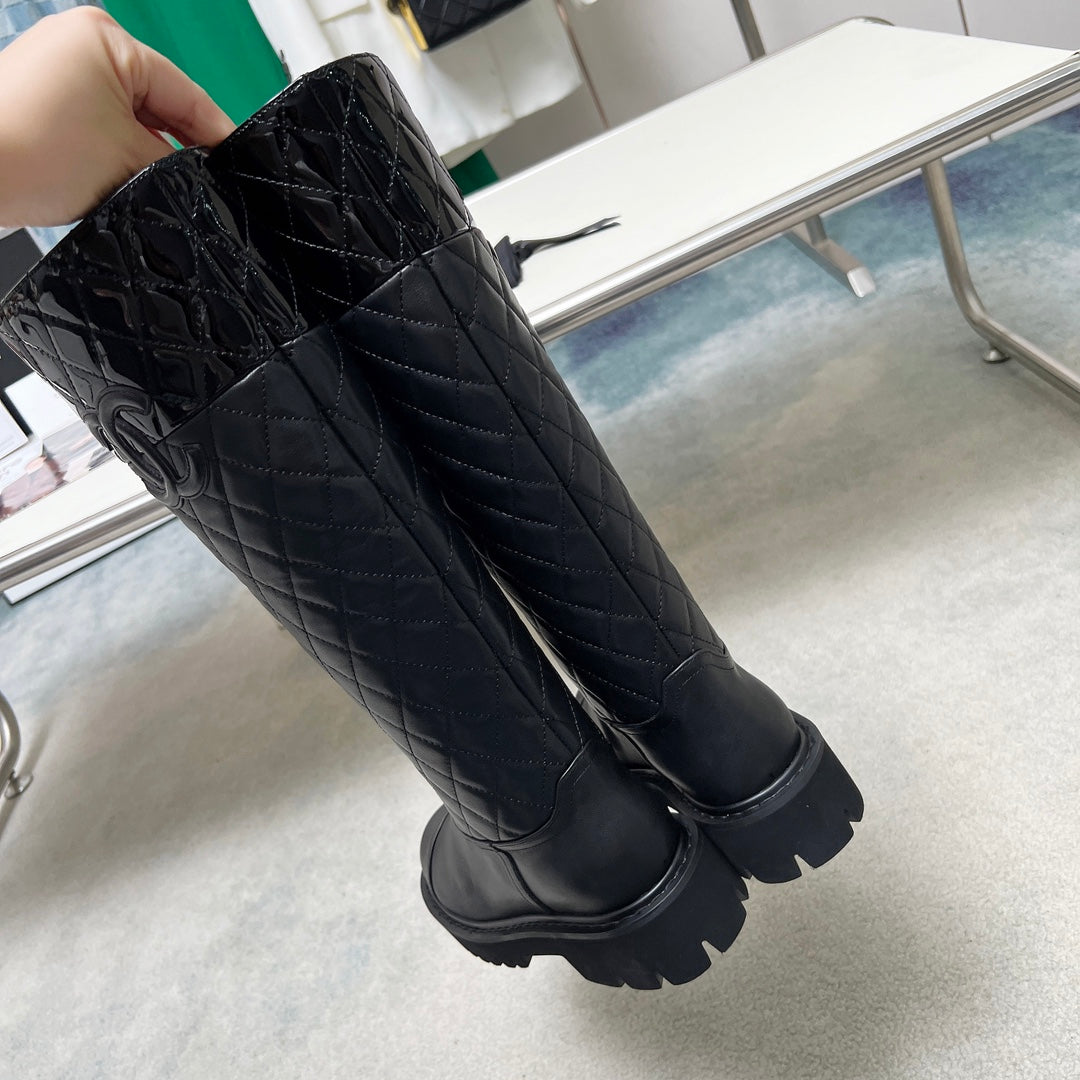 CC Classic Knee High Boots Quited Black Sheepskin Patent Leather 529337