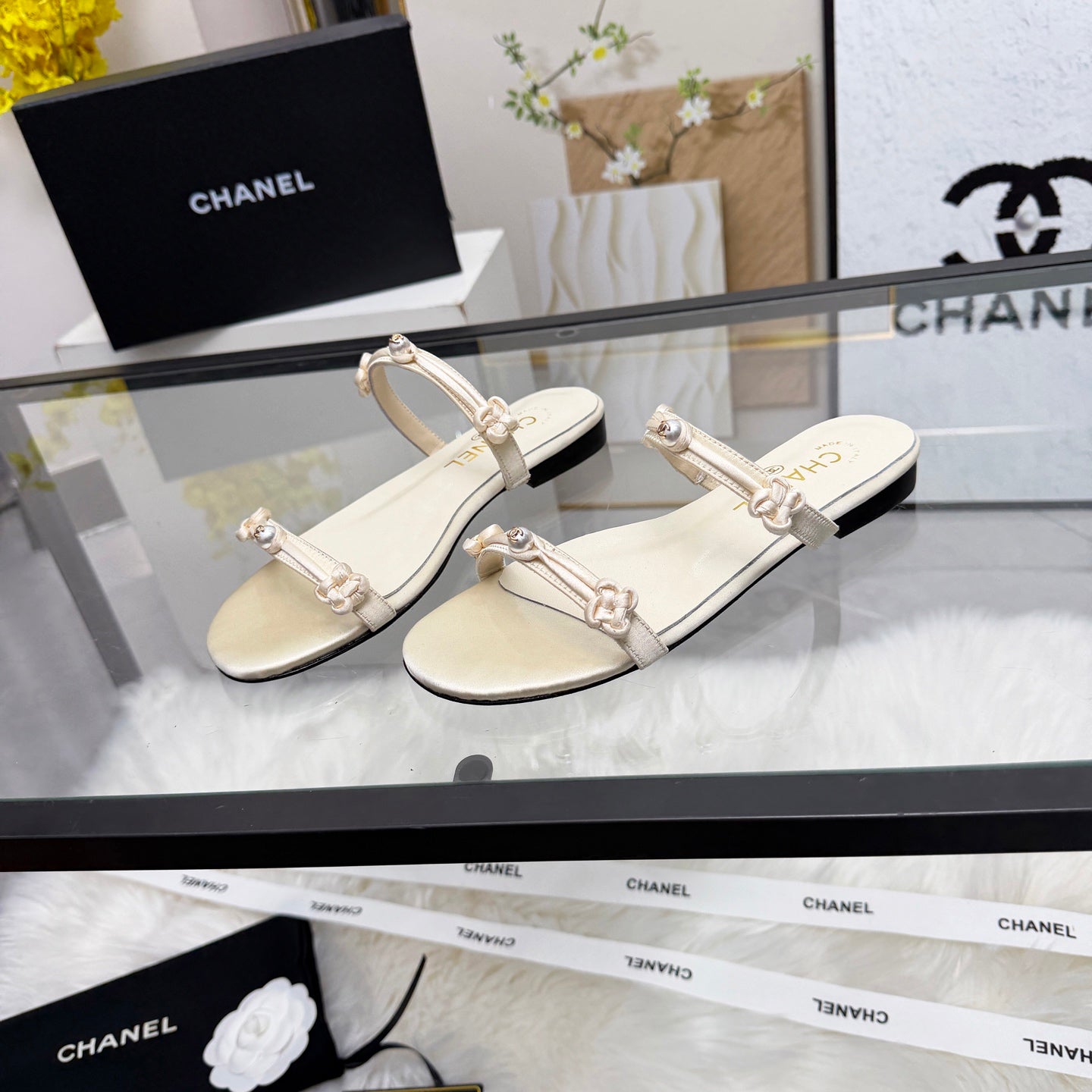 CC 2026 Pearl Slide White Satin Leather 692023