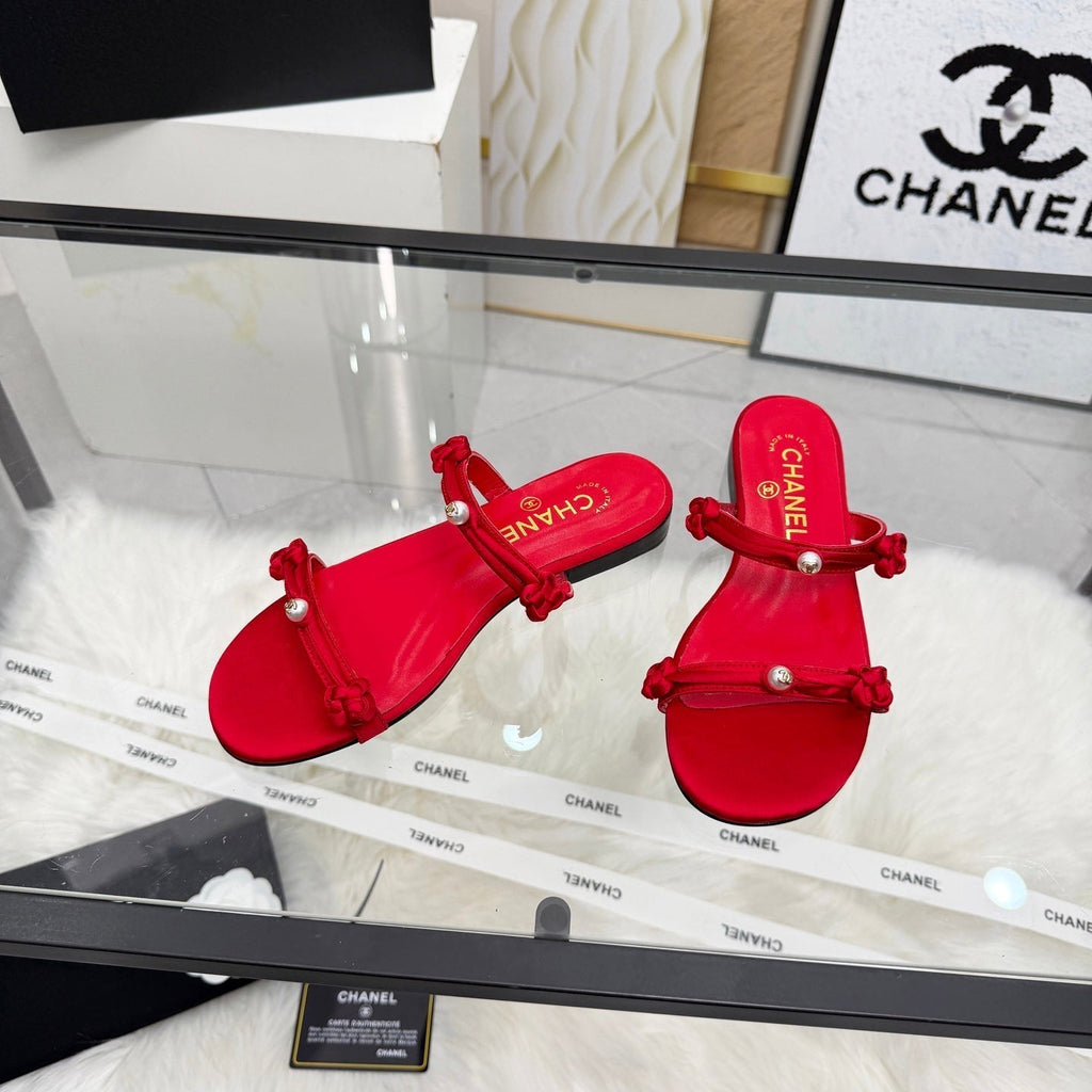 CC 2026 Pearl Slide Red Satin Leather 692024