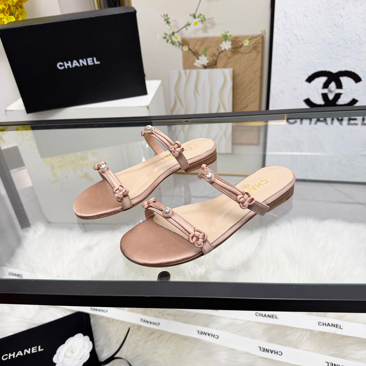 CC 2026 Pearl Slide Beige Satin Leather 692025