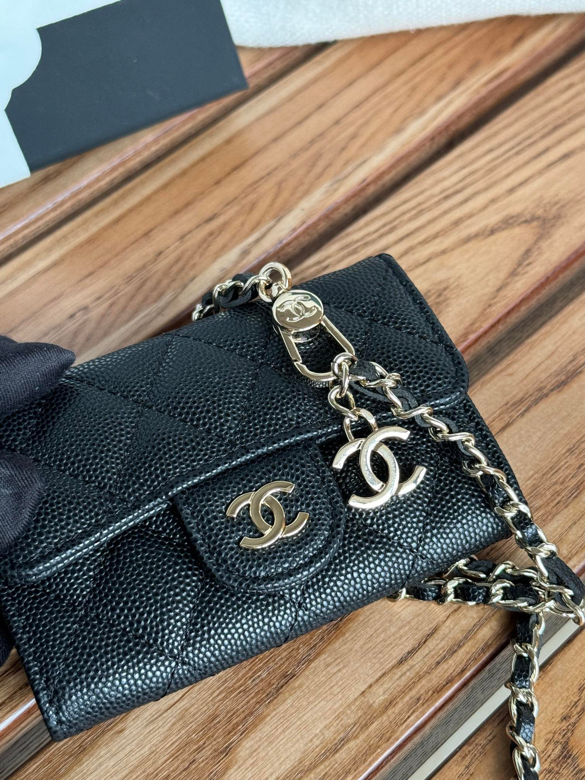 CC 24 Classic Wallet On Chain 11cm Black Gold Metal Caviar 240666
