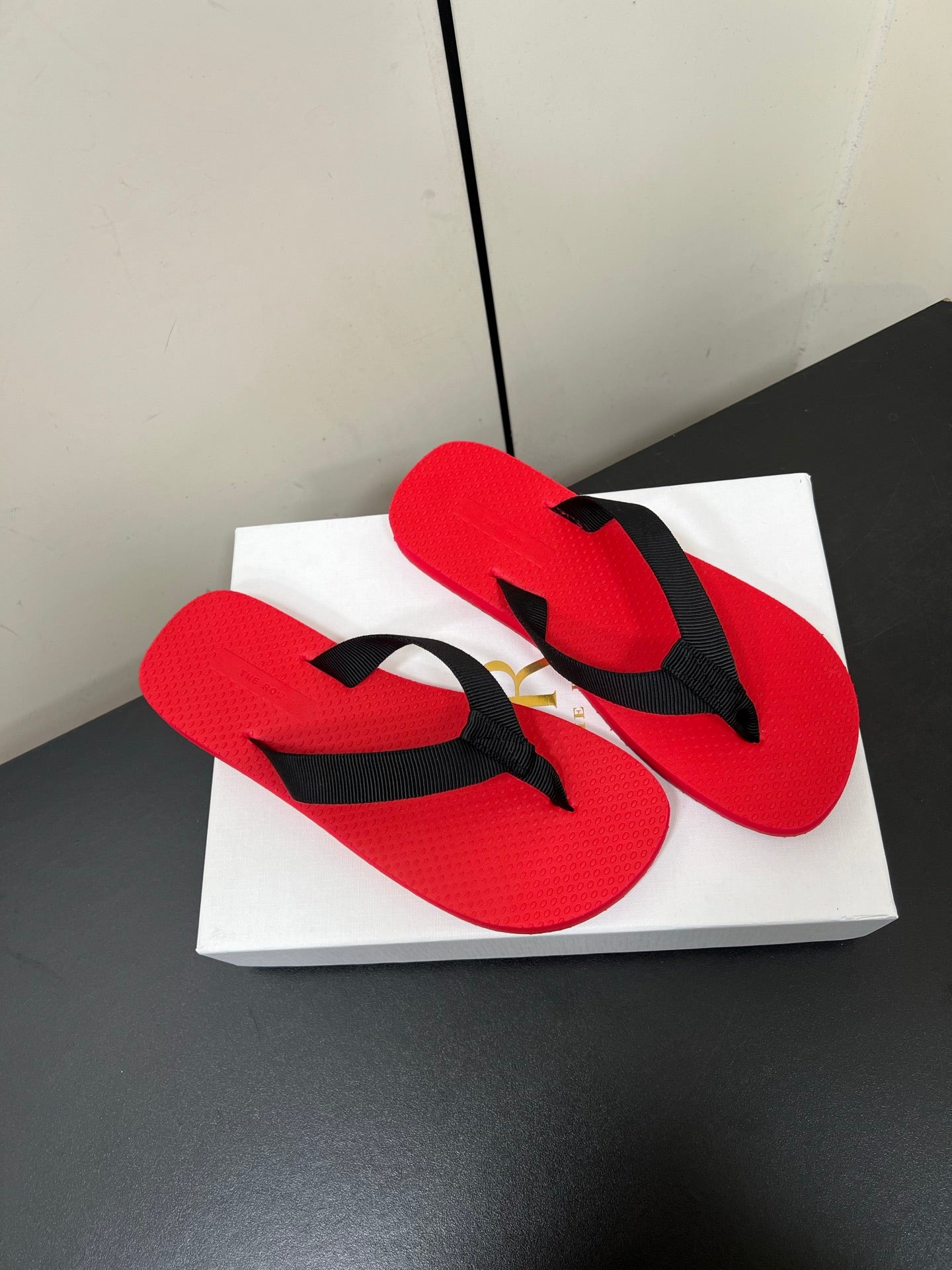 The Row Dune Flatform Thong Sandal In Dark Red Rubber And Black Canvas 340026