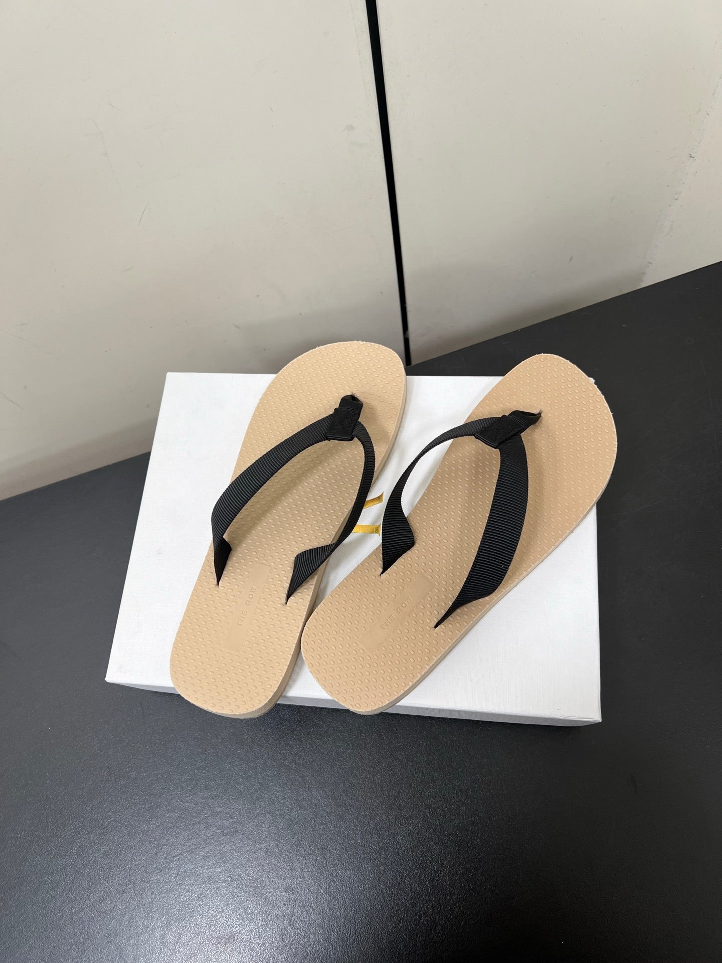 The Row Dune Flatform Thong Sandal In Beige Rubber And Black Canvas 340027