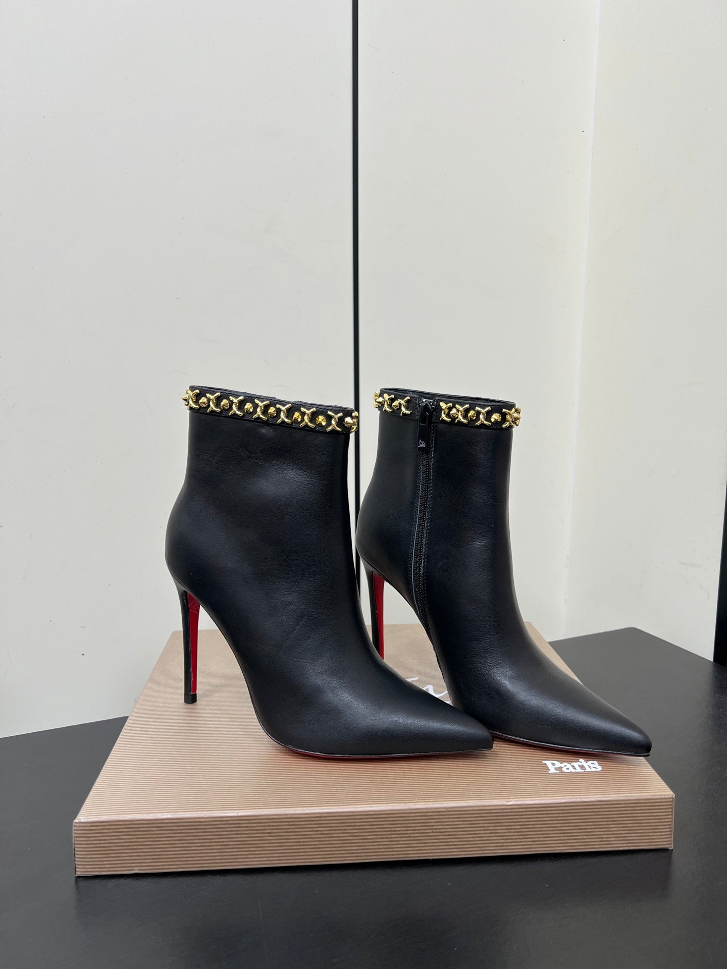 CL Booty Chain Ankle Boots 10.5 Sheepskin 618911