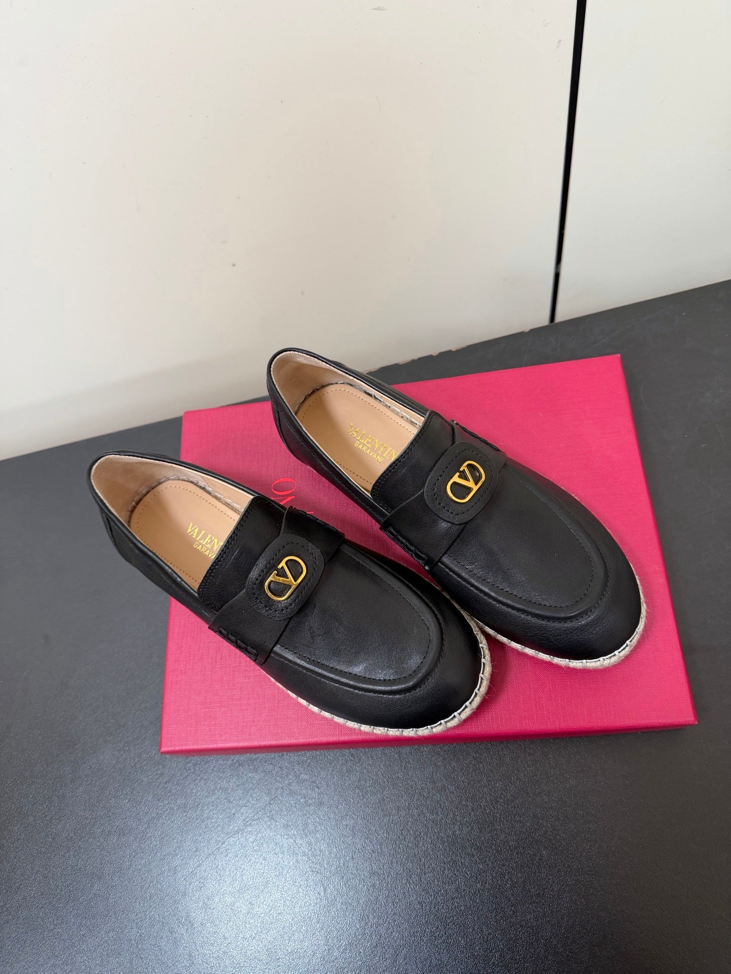 Valen Palm Avenue Loafer Black Raffia Calfskin 619036