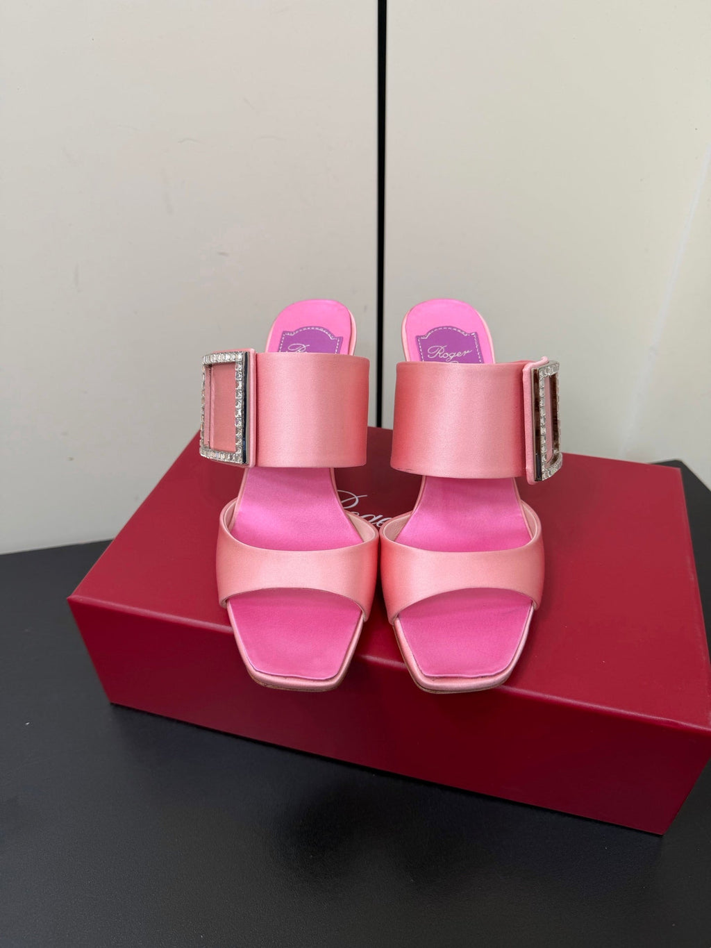 RV Trompette Sandals 8.5cm Black Pink Satin 619599