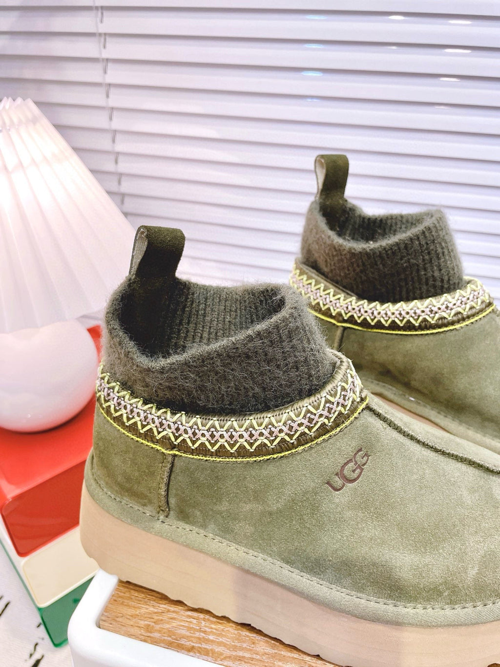 UGG Tazz Platform Boots Olive Green Frabic Suede 512864