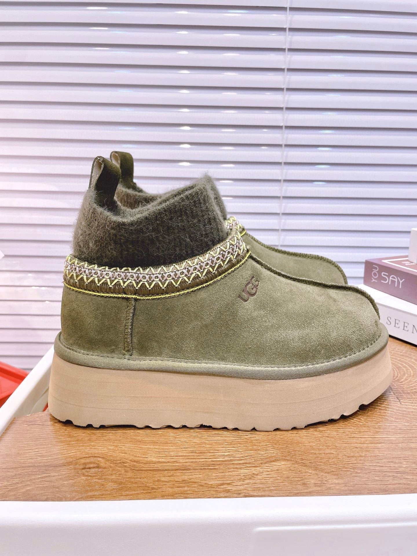 UGG Tazz Platform Boots Olive Green Frabic Suede 512864