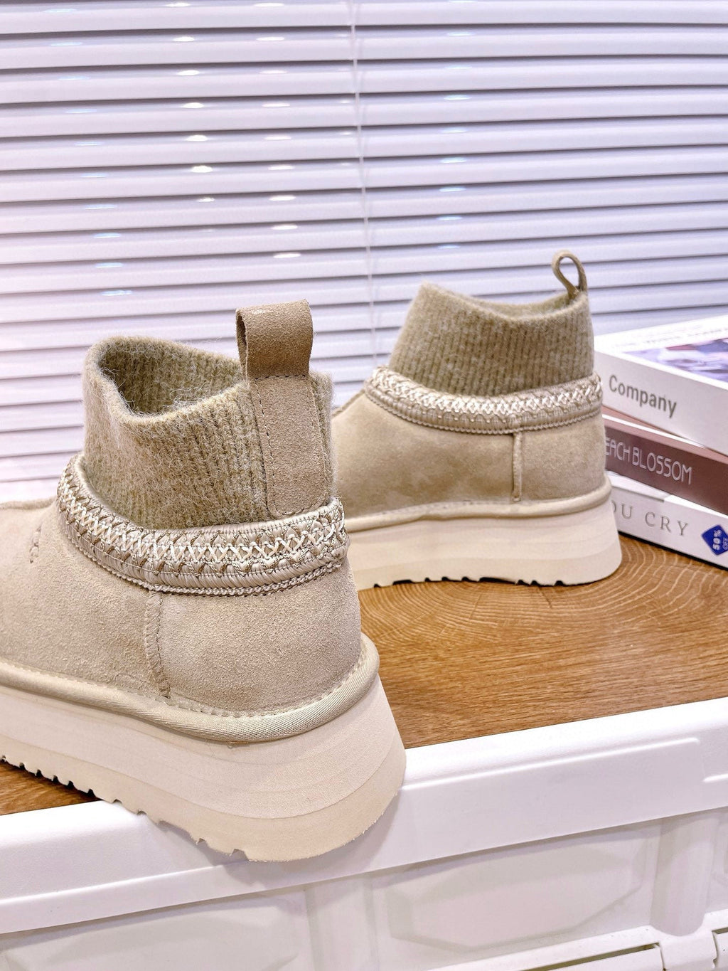 UGG Tazz Platform Boots Light Grey Frabic Suede 512866
