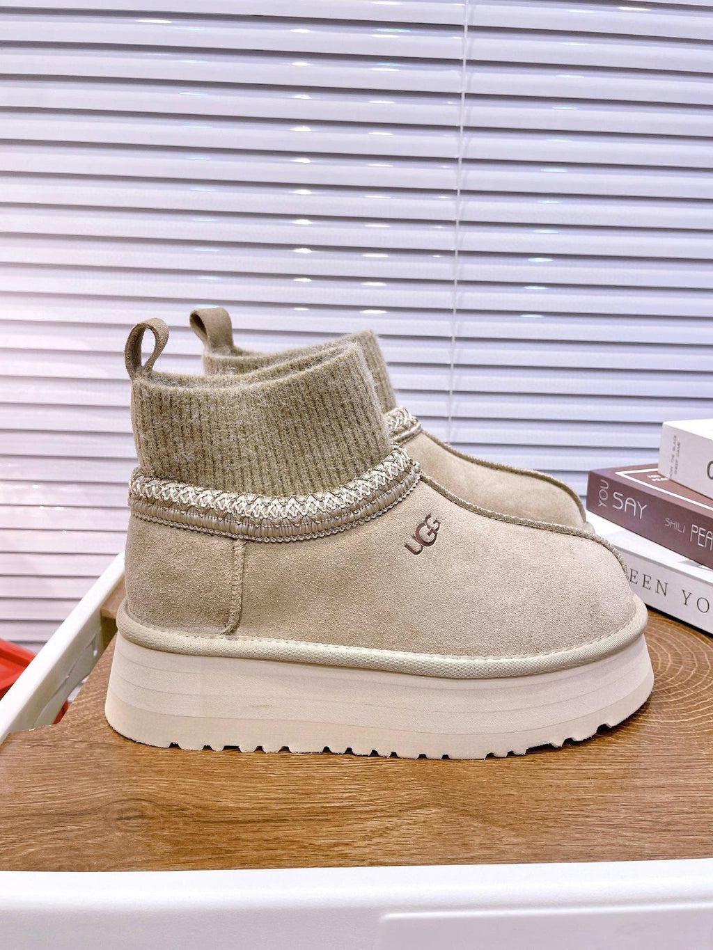 UGG Tazz Platform Boots Light Grey Frabic Suede 512866