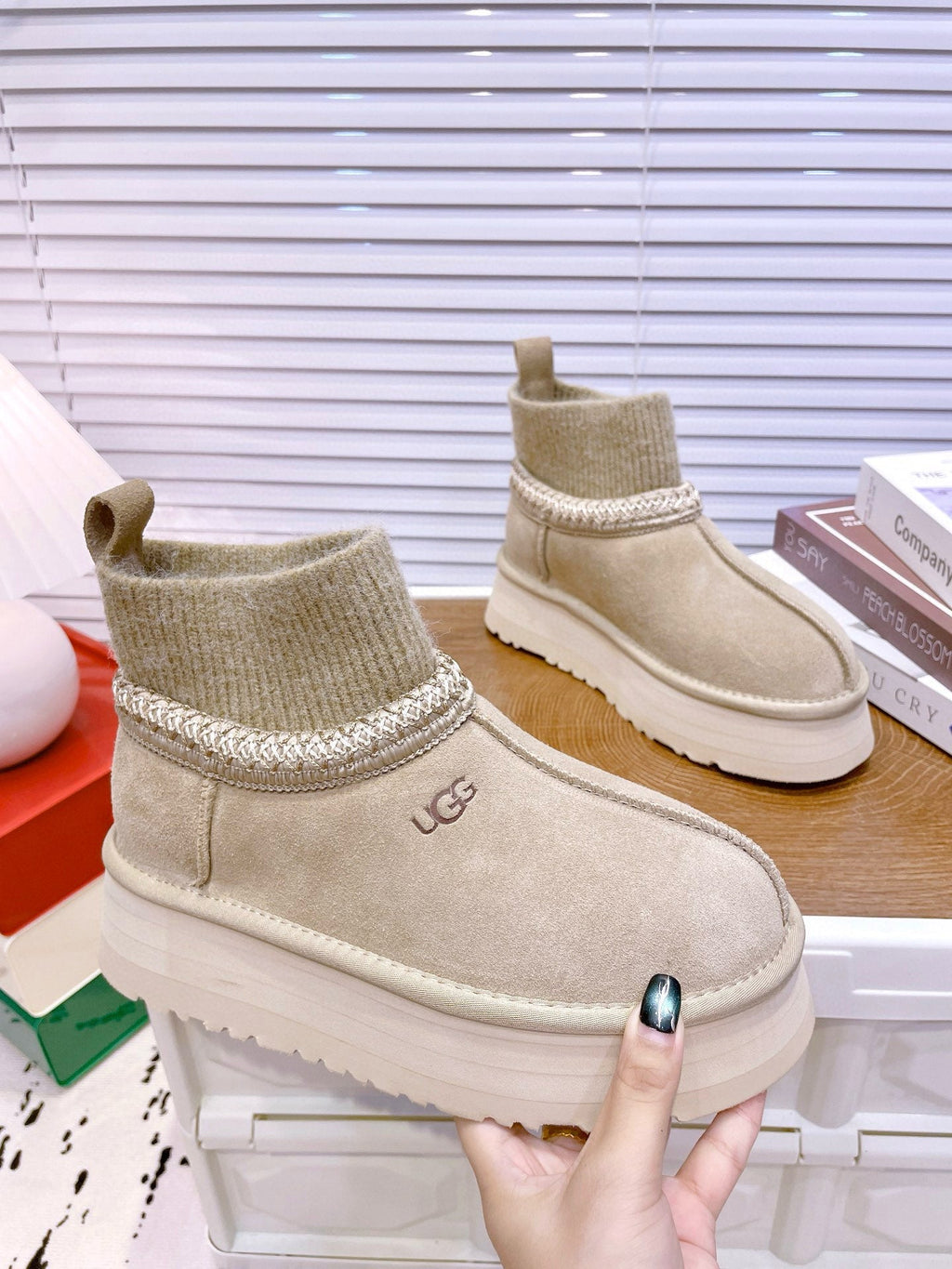 UGG Tazz Platform Boots Light Grey Frabic Suede 512866