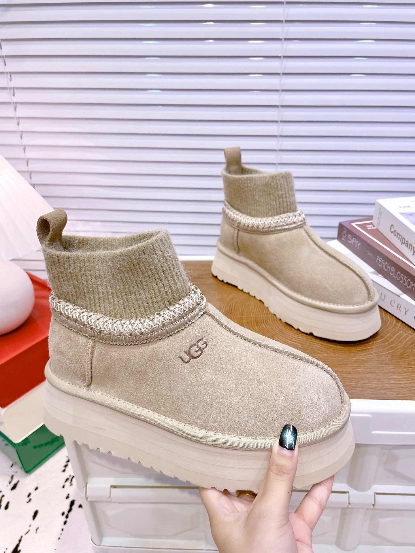 UGG Tazz Platform Boots Light Grey Frabic Suede 512866