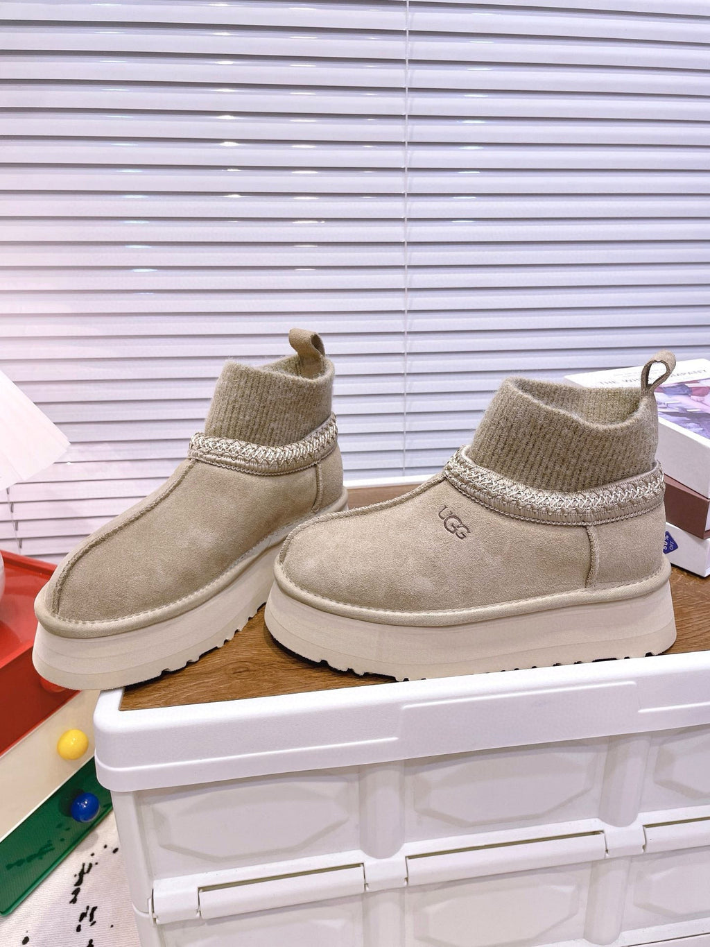 UGG Tazz Platform Boots Light Grey Frabic Suede 512866