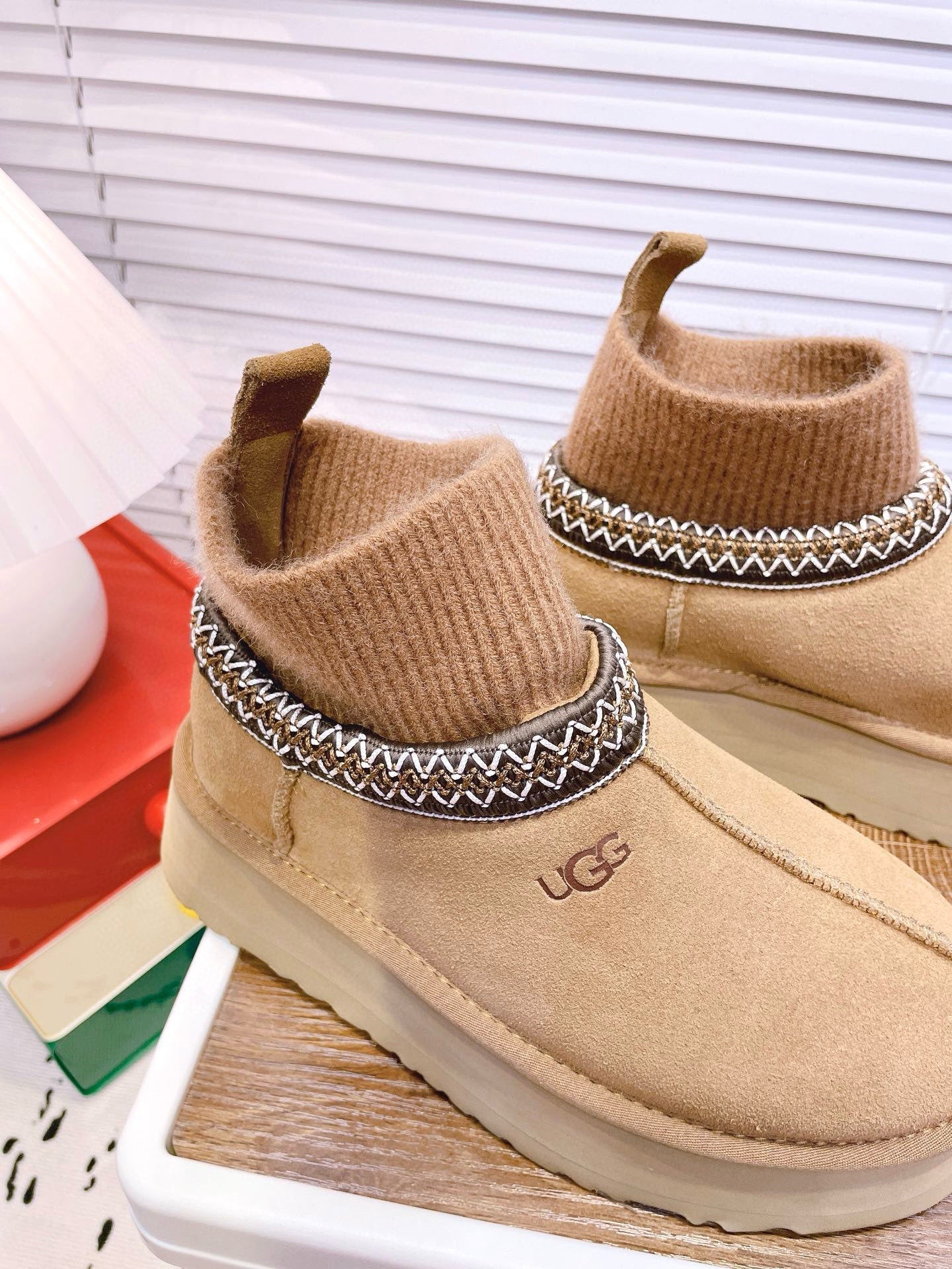 UGG Tazz Platform Boots Light Brown Frabic Suede 512867