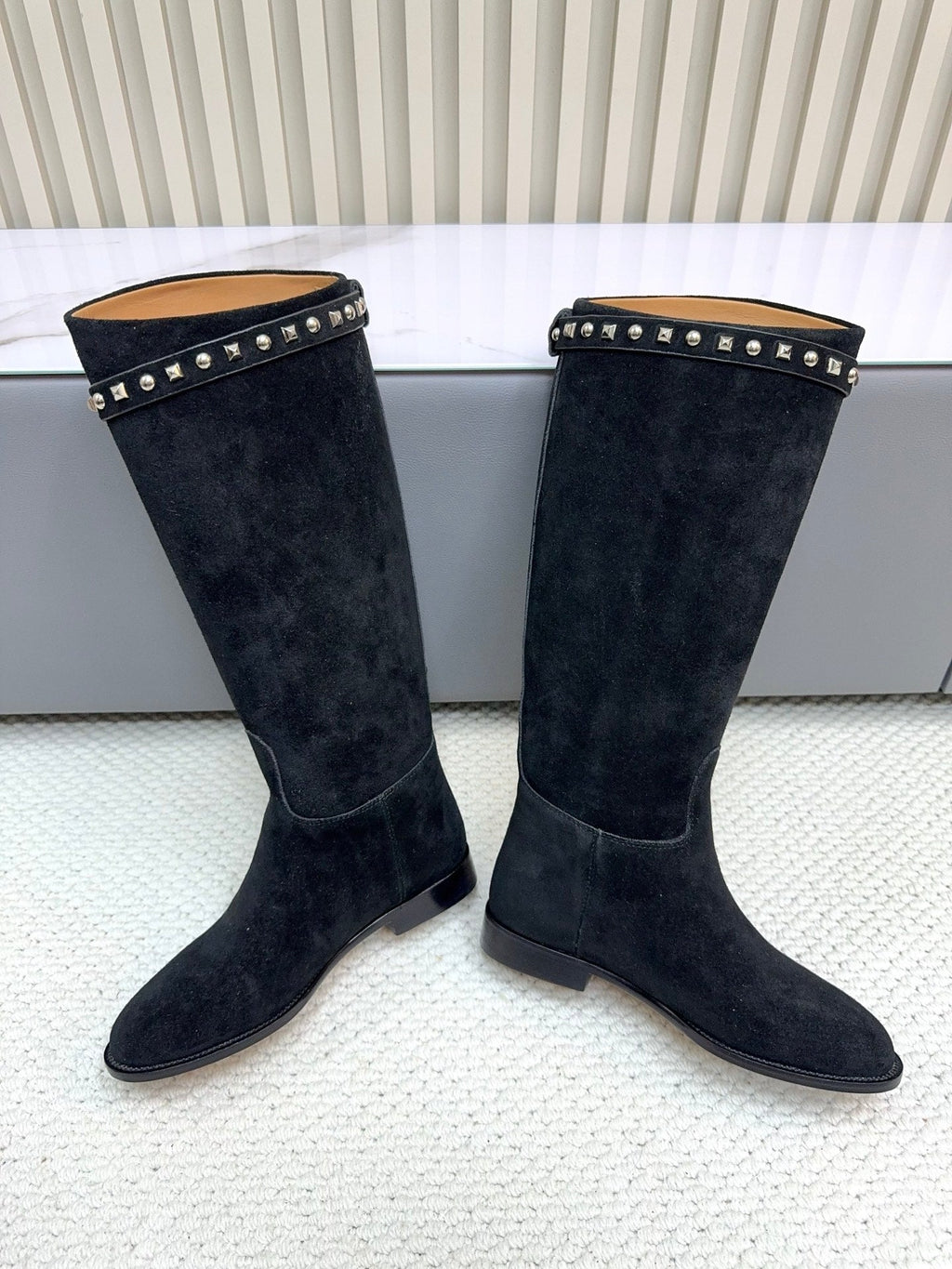 HM 25ss Kelly Buckle Riding Boots Black Suede 576117