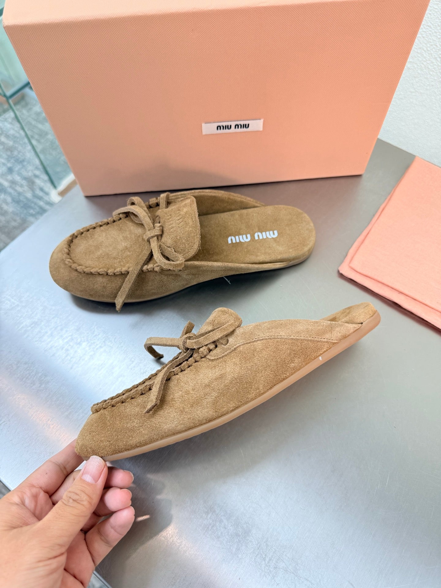 Miu Logo Mule Khahi Suede 693522