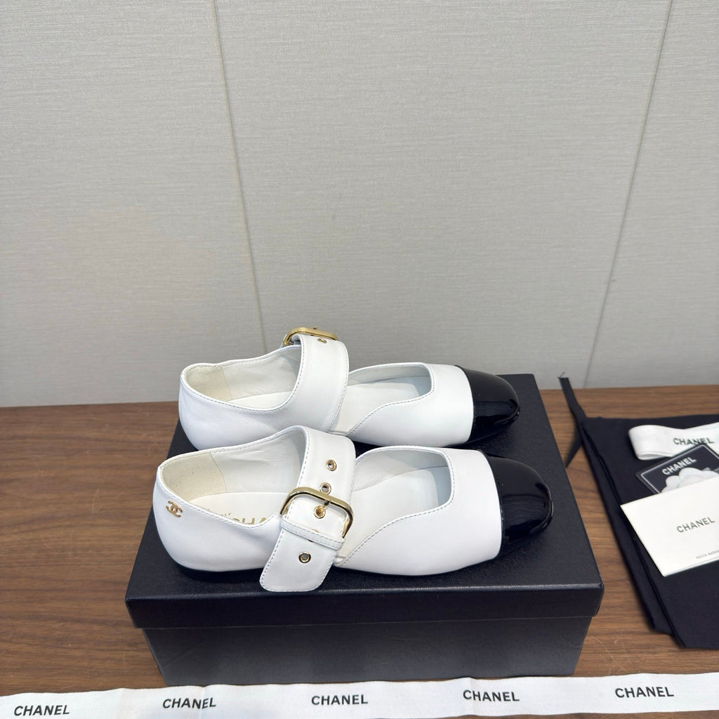 CC 26s Marry Jane Flat 2.5cm White Black Cowhide 632182