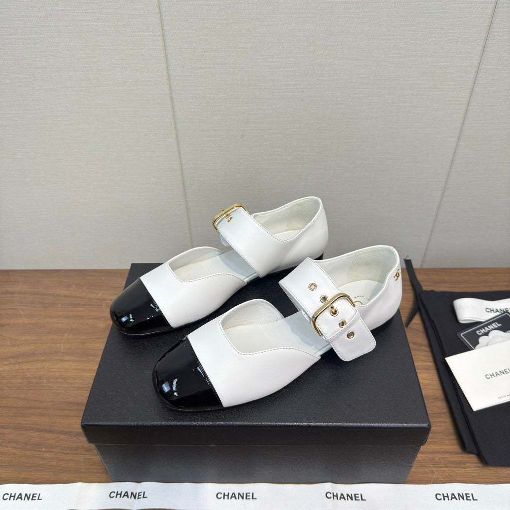 CC 26s Marry Jane Flat 2.5cm White Black Cowhide 632182
