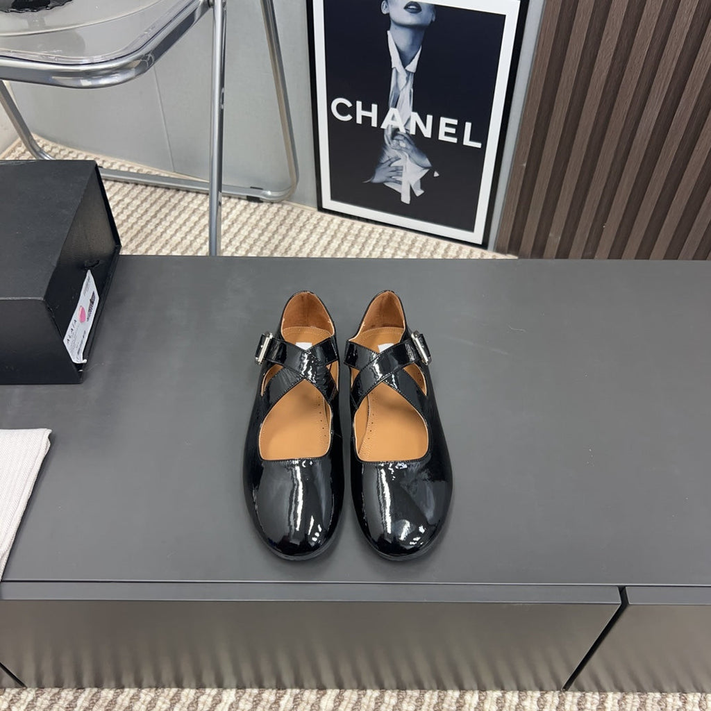 Alaila Criss Cross Ballet Flats In Black Glossy Calfskin 996027