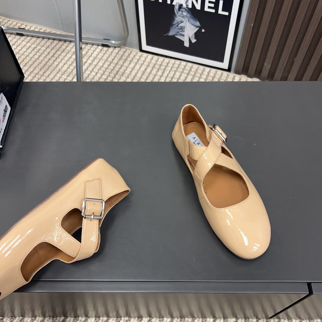 Alaila Criss Cross Ballet Flats In Beige Glossy Calfskin 996031