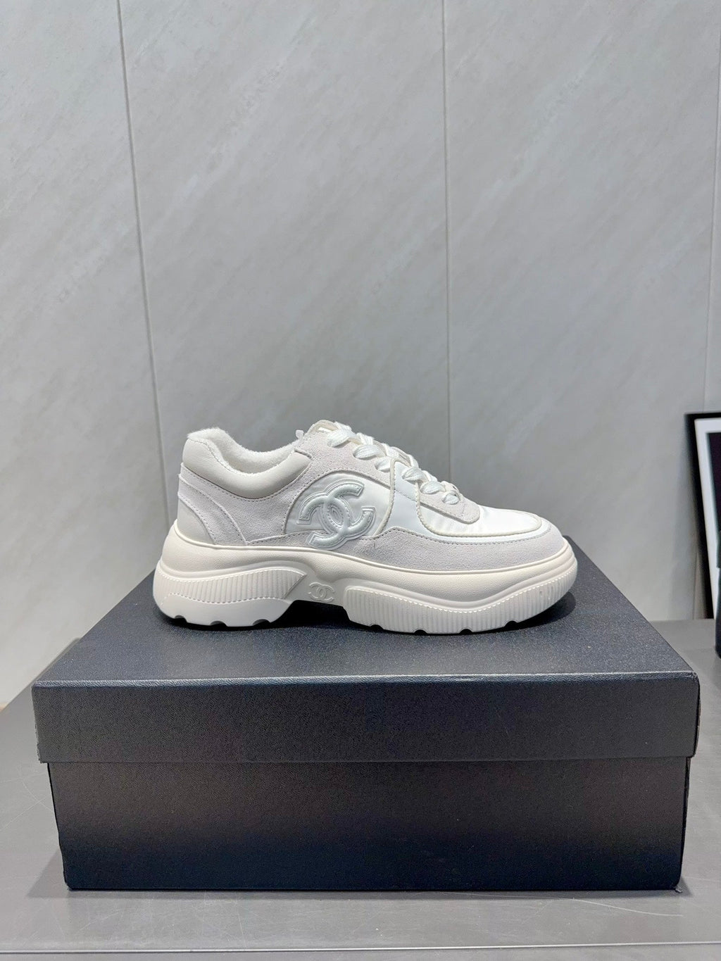 Chanel 25 Sneaker Ivory Suede Cowhide 540328