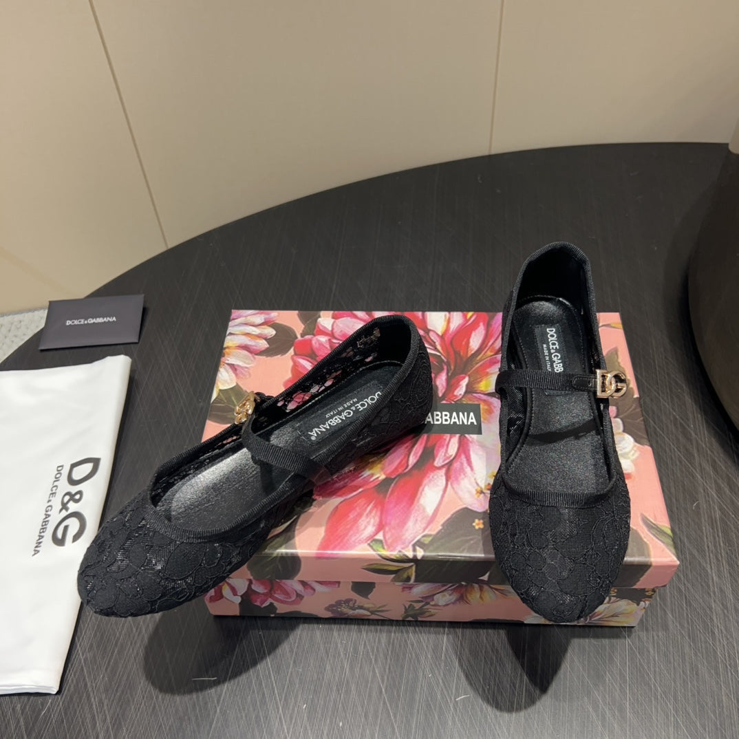 DC 25 Mary Jane Black Lace And Sheepskin 381622