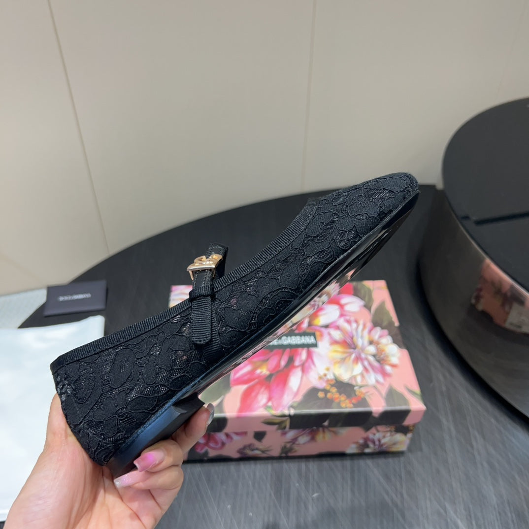 DC 25 Mary Jane Black Lace And Sheepskin 381622