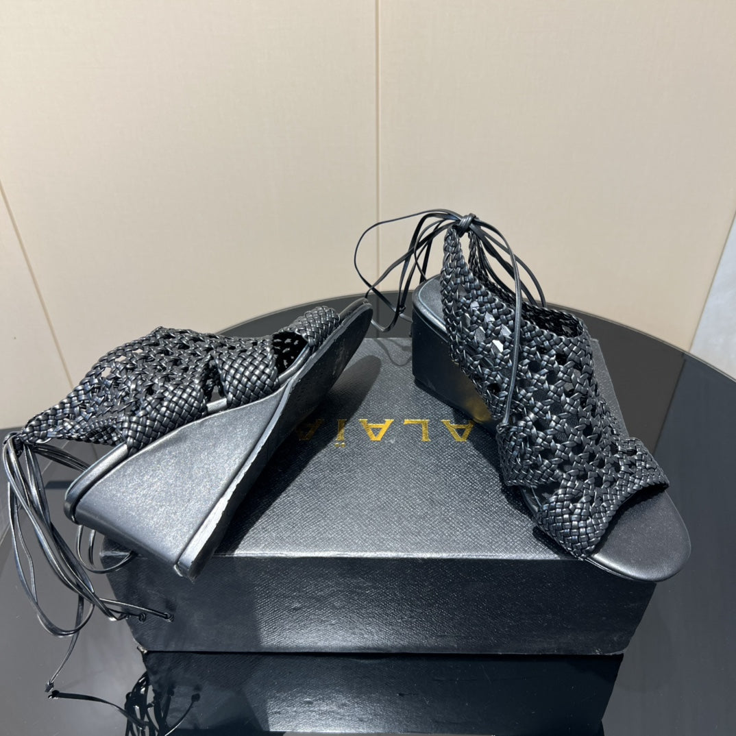 Alaia 25 Round-toe Braided Wedge Sandals 75mm Black Woven Leather 433565