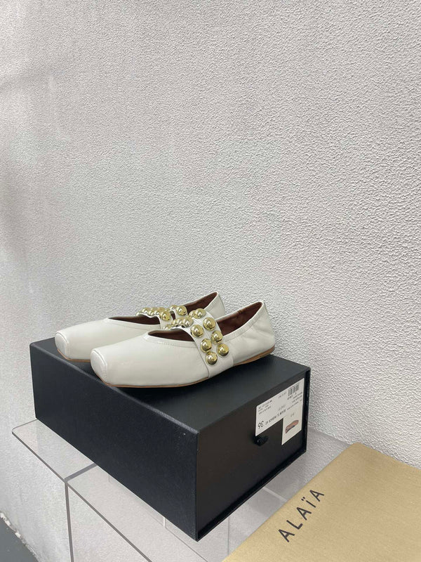 ALAIA MARY JANE PEARL IN GLOSSY WHITE LAMBSKIN