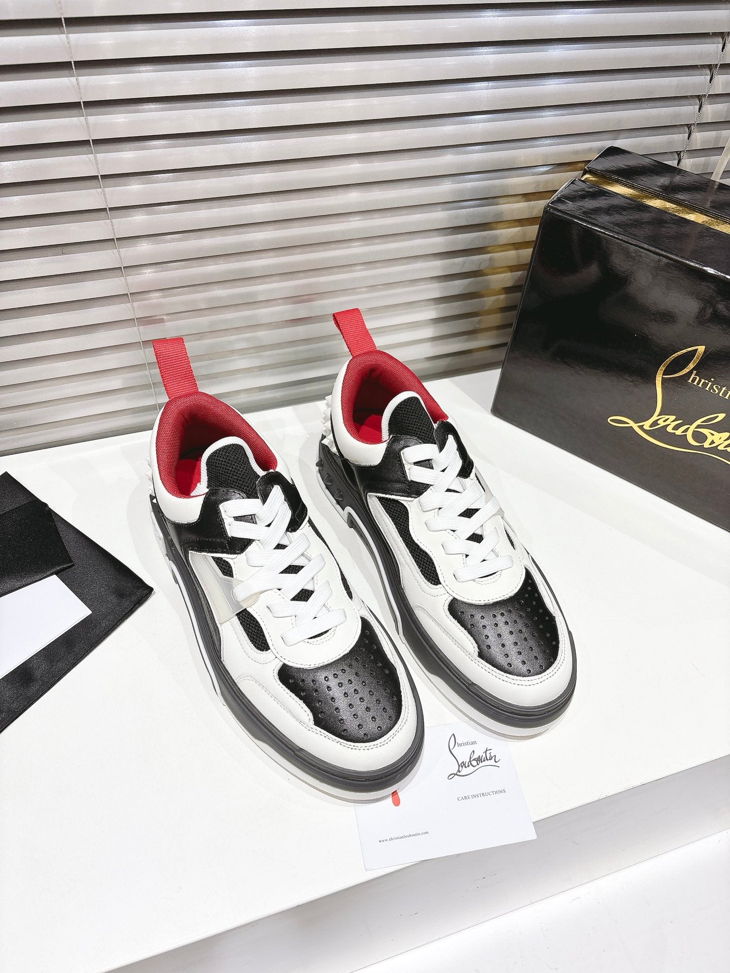 CL 25 Astroloubi Couple's Sneaker Black White Cowhide 323158