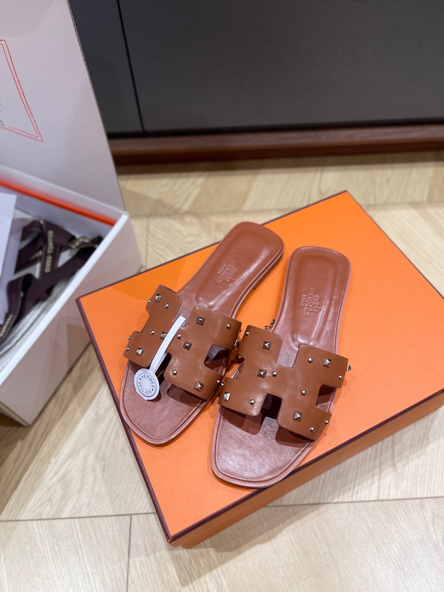 HM 25 Oran sandal Calfskin and Studs 245723