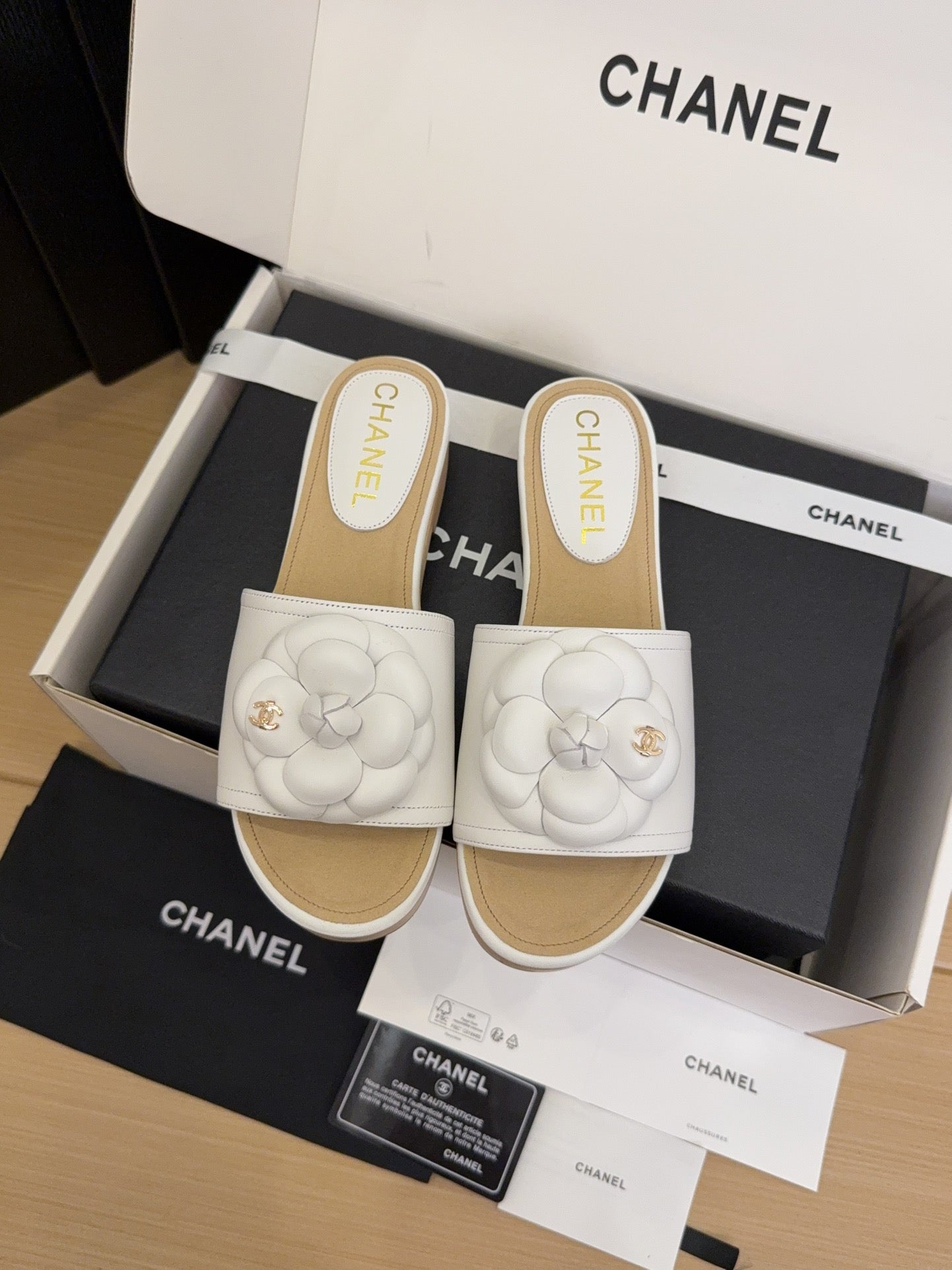 CC 25 Camellia Mule 40 White Beige Leather 277716
