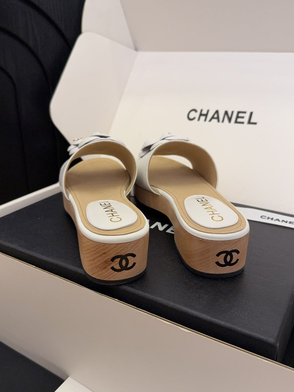 CC 25 Camellia Mule 40 White Beige Leather 277716