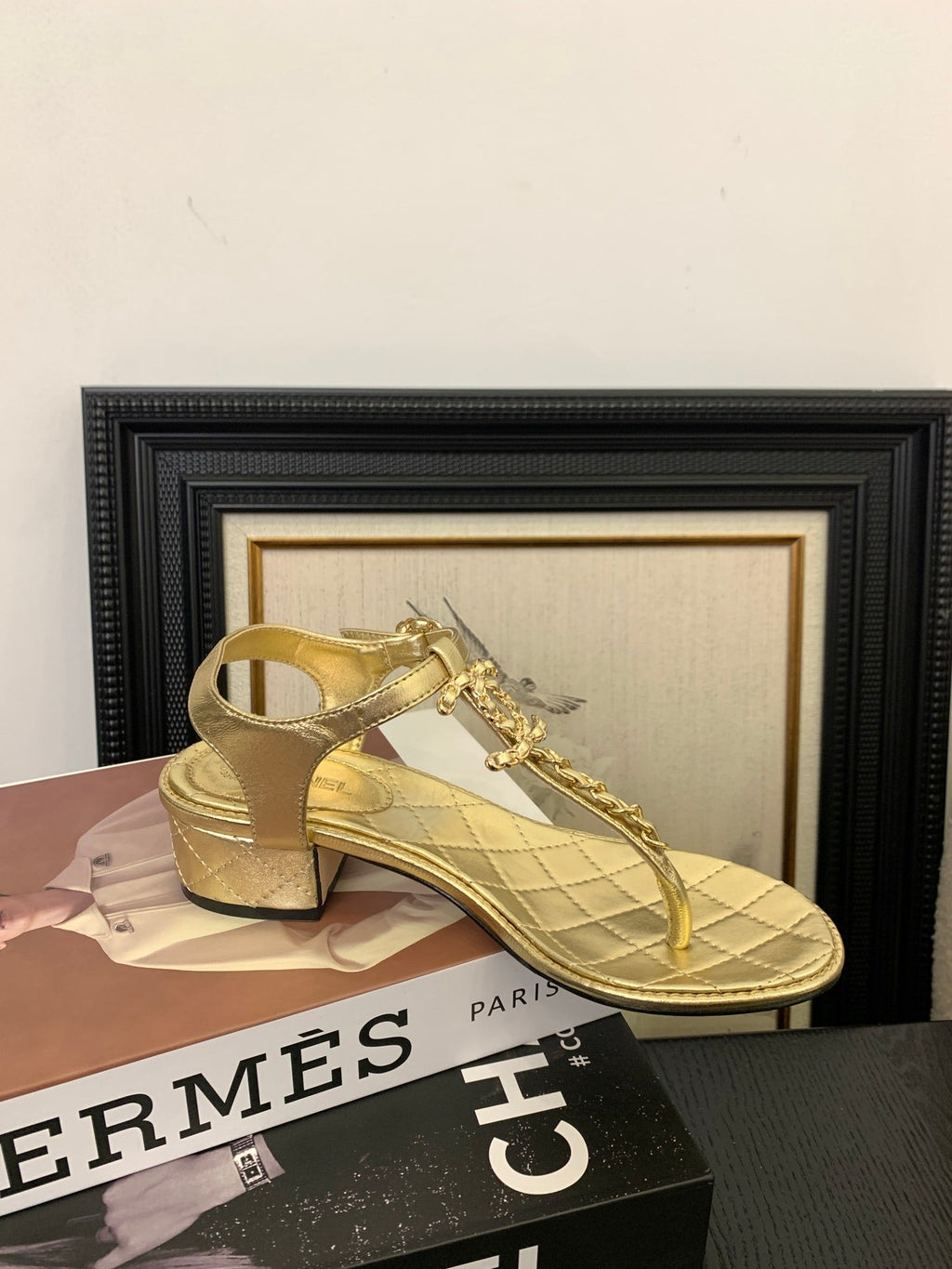 CC 25 Thong Sandal Double C Leather