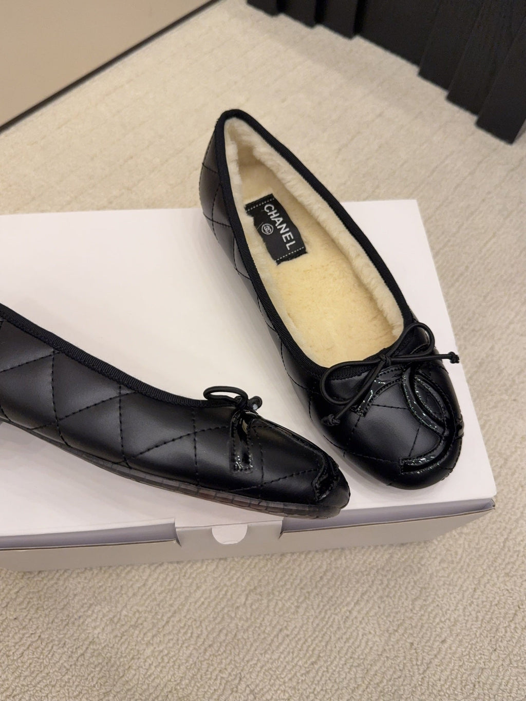 CC 26 Shearling Ballet Flat Black Beige Cowhide Wool 588921