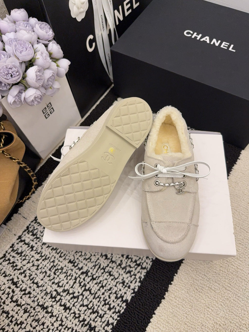 CC 26 Shearling Loafer Beige White Suede Wool 588710