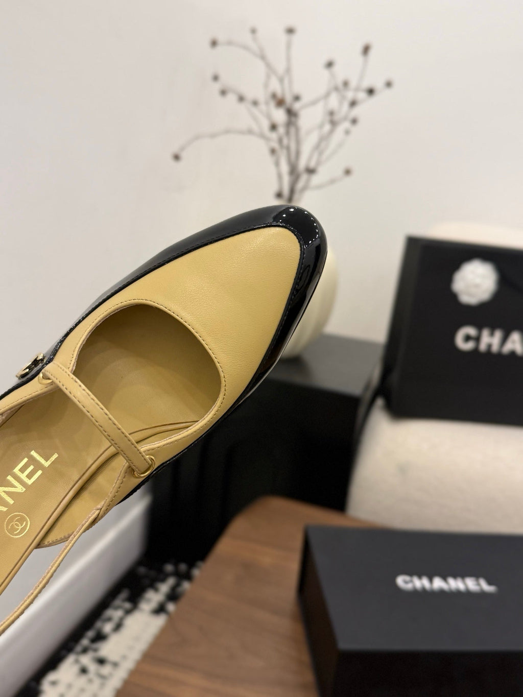 CC 26FW Slingback 7.5cm Black Beige Lambskin Patent Leather 676114