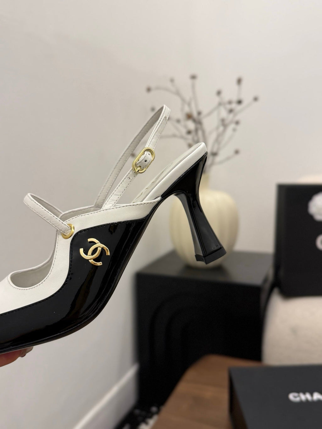 CC 26FW Slingback 7.5cm Black White Lambskin Patent Leather 676116