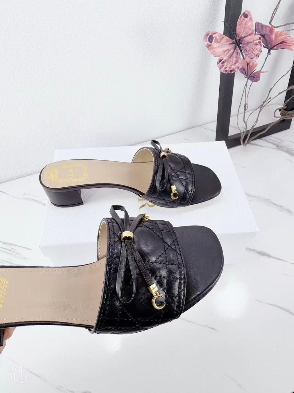 CD 26s Slippers Black Beige Cowhide 681587