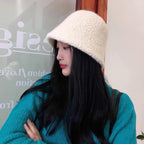 BUCKET HAT IN WHITE LAMB FUR 422035